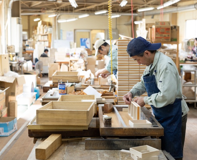 桐箱一貫製造技術 - 福山ブランド｜福山市都市ブランド戦略